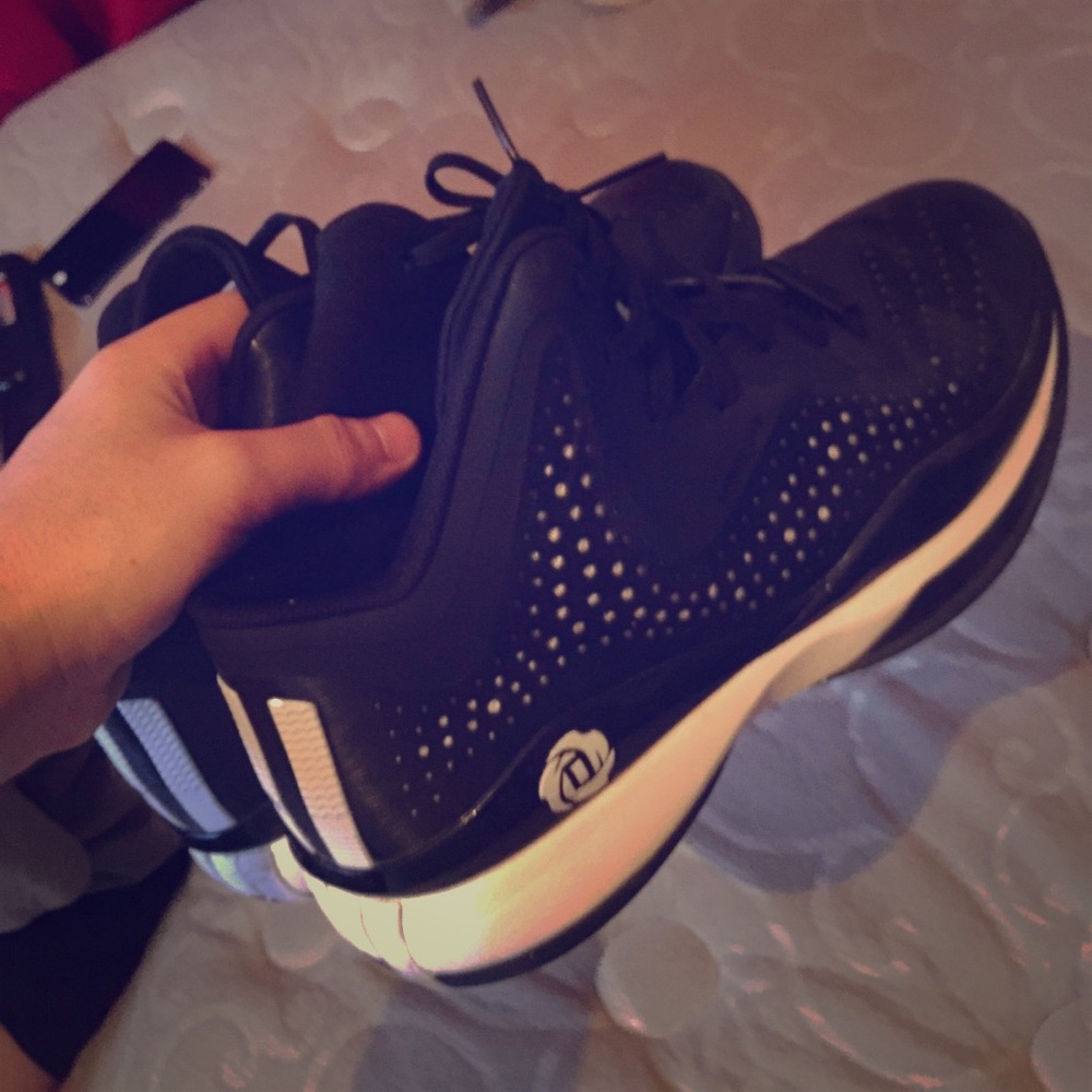 D rose basketball shoes